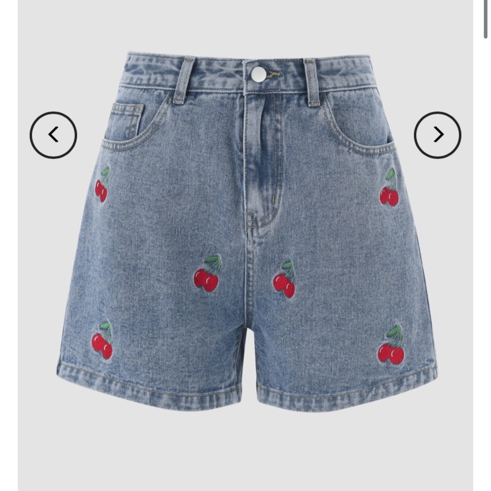 Cider Cherry Denim shorts size Medium